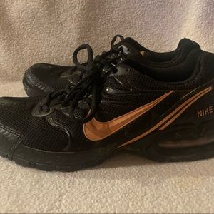 Nike womens max air torch 4 size 10 black and rose gold 343851-012